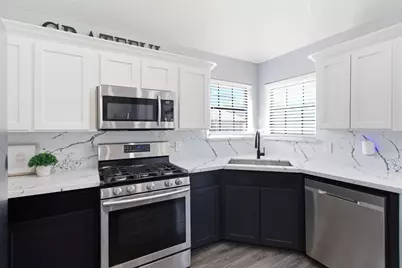 712 Manor Drive, Angleton, TX 77515 - Photo 9