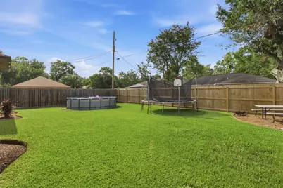 712 Manor Drive, Angleton, TX 77515 - Photo 23