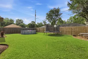 712 Manor Dr, Angleton, TX 77515 - Photo 23