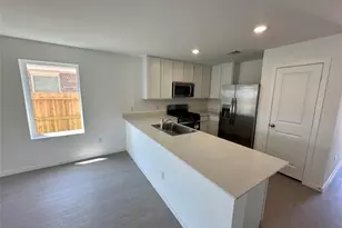 3603 Atlas Point Ct, Angleton, TX 77515 - Photo 3