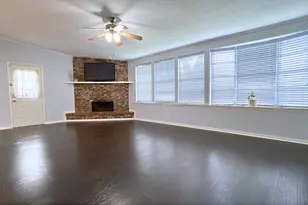 13419 Greenway Dr, Sugar Land, TX 77498 - Photo 9