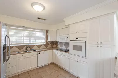 2007 S Rayburn Court, Pasadena, TX 77502 - Photo 5