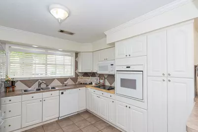 2007 S Rayburn Court, Pasadena, TX 77502 - Photo 15
