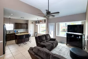 13810 Viewfield Ct, Houston, TX 77059 - Photo 9