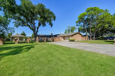 312 S 15th Street, La Porte, TX 77571 - Photo 1