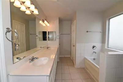 6807 Turtlewood Drive, Houston, TX 77072 - Photo 17