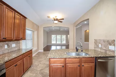 2747 Villa Bella Court, League City, TX 77573 - Photo 11