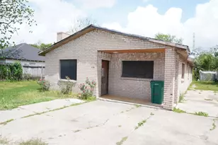 117 Light Company Rd, Pasadena, TX 77506 - Photo 1