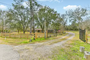9101 Lazy Ln, Hitchcock, TX 77563 - Photo 1