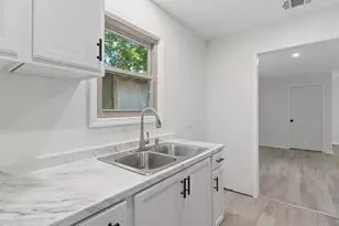 725 Lafayette St, Hempstead, TX 77445 - Photo 11
