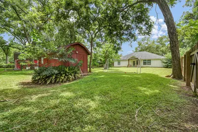 206 Southern Oaks Drive, Lake Jackson, TX 77566 - Photo 17