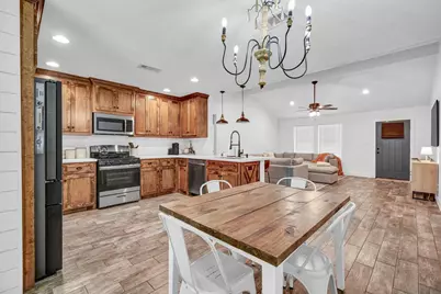 206 Southern Oaks Drive, Lake Jackson, TX 77566 - Photo 5