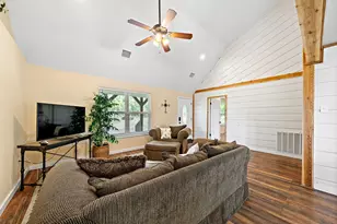 401 Lazy River Ln, Mont Belvieu, TX 77523 - Photo 5