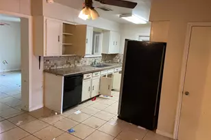 8730 Cowart St, Houston, TX 77029 - Photo 3