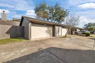 2125 Broadlawn Dr, Houston, TX 77058 - Photo 25