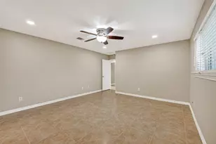 10714 Sagewind Dr, Houston, TX 77089 - Photo 37