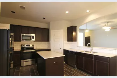 117 Wickersham #B, Conroe, TX 77304 - Photo 5