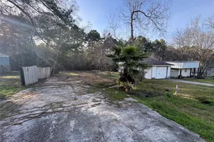 14439 W Lee Shore Dr, Willis, TX 77318 - Photo 3