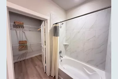 1610 Campbell Rd #B1, Houston, TX 77055 - Photo 5