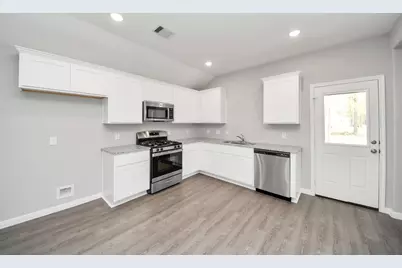 815 Jefferson Ave, Cleveland, TX 77327 - Photo 13