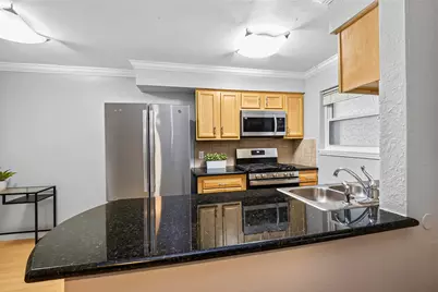 1404 Welch Street #7, Houston, TX 77006 - Photo 5