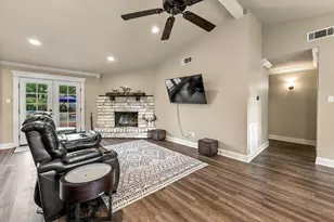 114 Elmwood St, Huntsville, TX 77320 - Photo 5