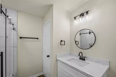 5227 Meadow Canyon Drive, Sugar Land, TX 77479 - Photo 17