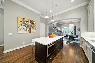 803 Bomar St, Houston, TX 77006 - Photo 9