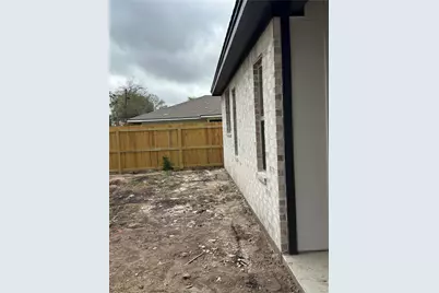 1211 S 14th Street, Nederland, TX 77627 - Photo 3