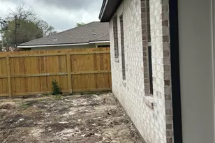 1211 S 14th St, Nederland, TX 77627 - Photo 3