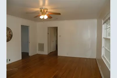 1015 Pear Drive, Huntsville, TX 77320 - Photo 9