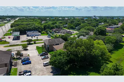 4021 Briar Hollow Drive, Dickinson, TX 77539 - Photo 11