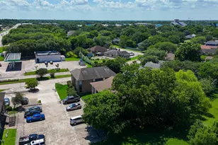 4021 Briar Hollow Dr, Dickinson, TX 77539 - Photo 11