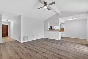 11807 S Ridgewood Cir, Houston, TX 77071 - Photo 5