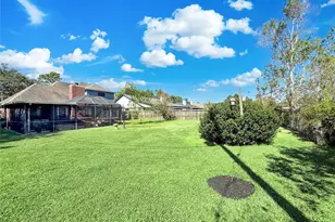 8 Rayburn Ridge, Angleton, TX 77515 - Photo 5