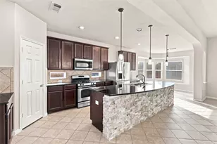 13107 Silhouette Bay Ct, Pearland, TX 77584 - Photo 5