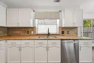 4111 Rocky Bend Dr, Sugar Land, TX 77479 - Photo 9