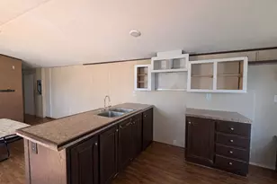 810 N Battlebell Rd, Highlands, TX 77562 - Photo 3