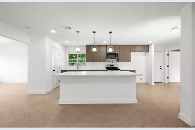 8202 Glencrest Street, Houston, TX 77061 - Photo 9