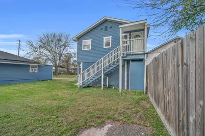 7919 Brays #C, Houston, TX 77012 - Photo 3