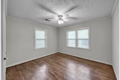 210 Harris Boulevard, Conroe, TX 77301 - Photo 15