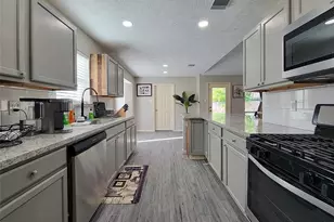 9306 Bankside Dr, Houston, TX 77031 - Photo 5