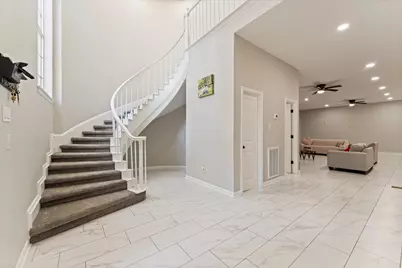 48 Bayou Pointe Drive, Houston, TX 77063 - Photo 3