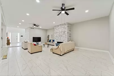 48 Bayou Pointe Drive, Houston, TX 77063 - Photo 11