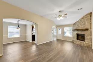 5540 S Buffalo Cir, Willis, TX 77378 - Photo 9