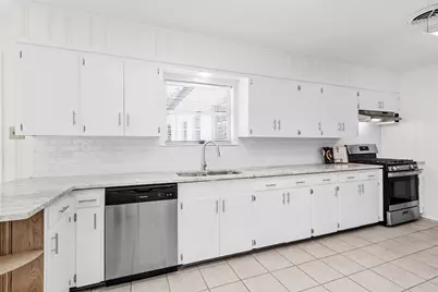1510 N San Jacinto Street, Conroe, TX 77301 - Photo 9
