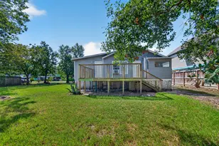 914 Hawthorne, Clear Lake Shores, TX 77565 - Photo 5