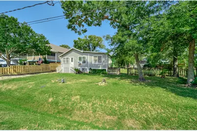 914 Hawthorne, Clear Lake Shores, TX 77565 - Photo 17