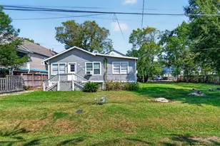 914 Hawthorne, Clear Lake Shores, TX 77565 - Photo 3