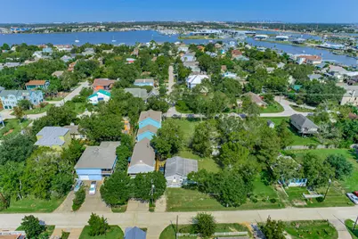 914 Hawthorne, Clear Lake Shores, TX 77565 - Photo 13
